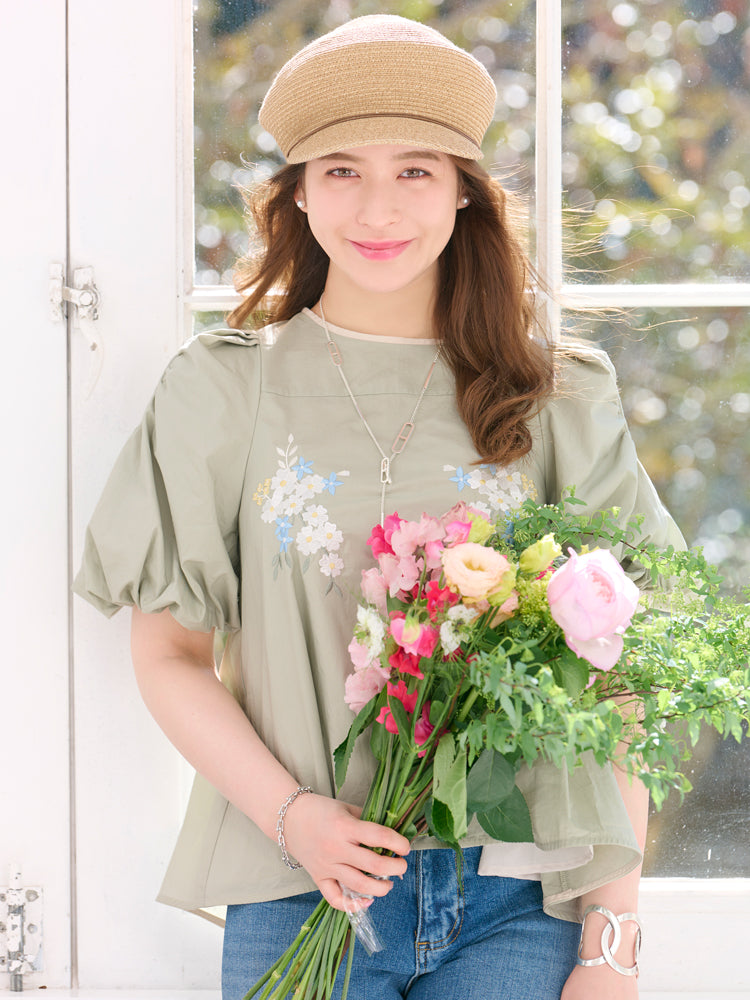 オープンショルダー刺繍トップス