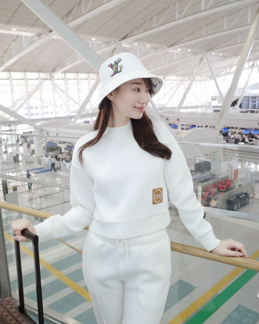 美スウェットでの空港コーデ