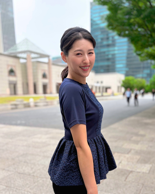 どんな場面でも着回しができる 万能トップス