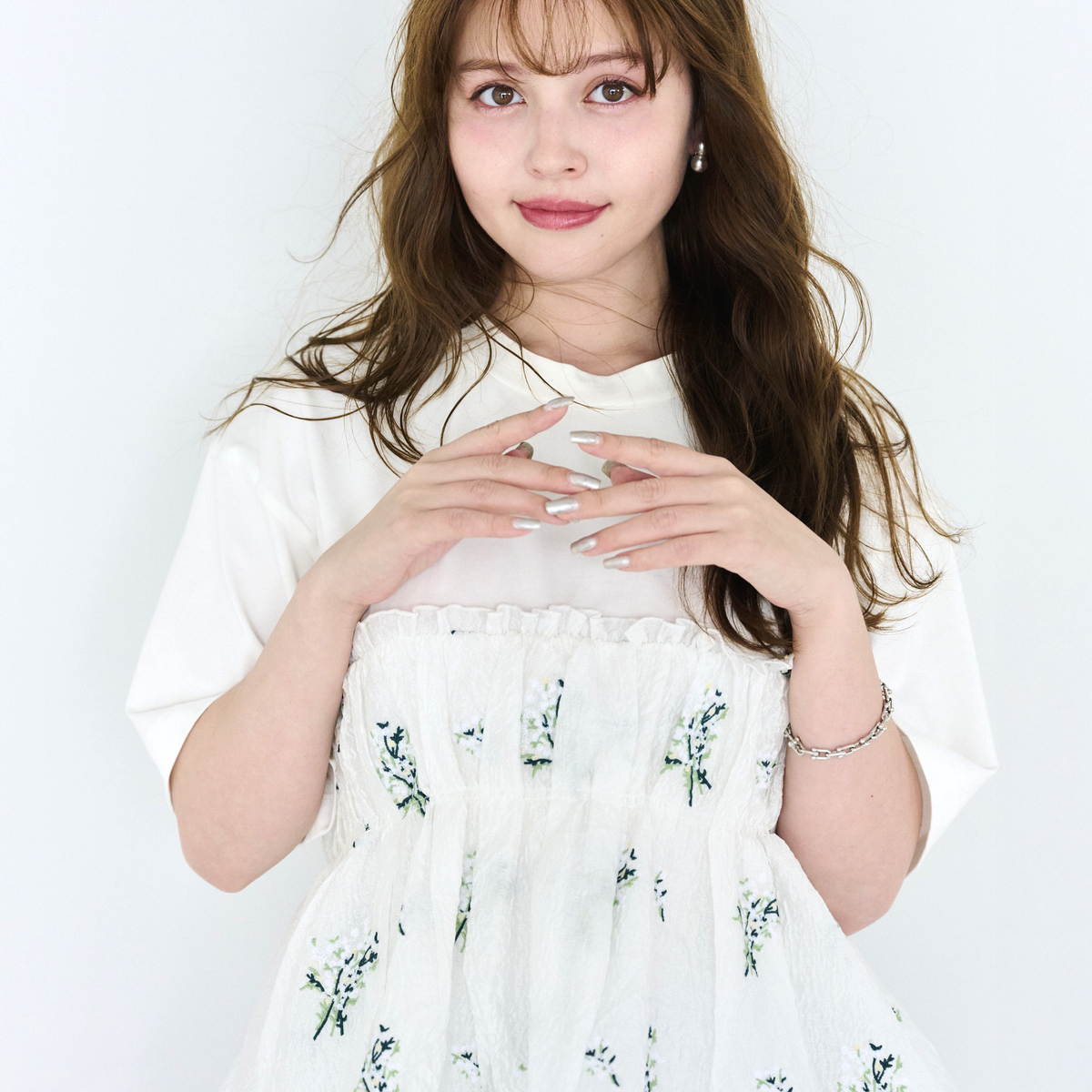 カスミソウ刺繍Tシャツ |【公式】Chestyオンラインショップ