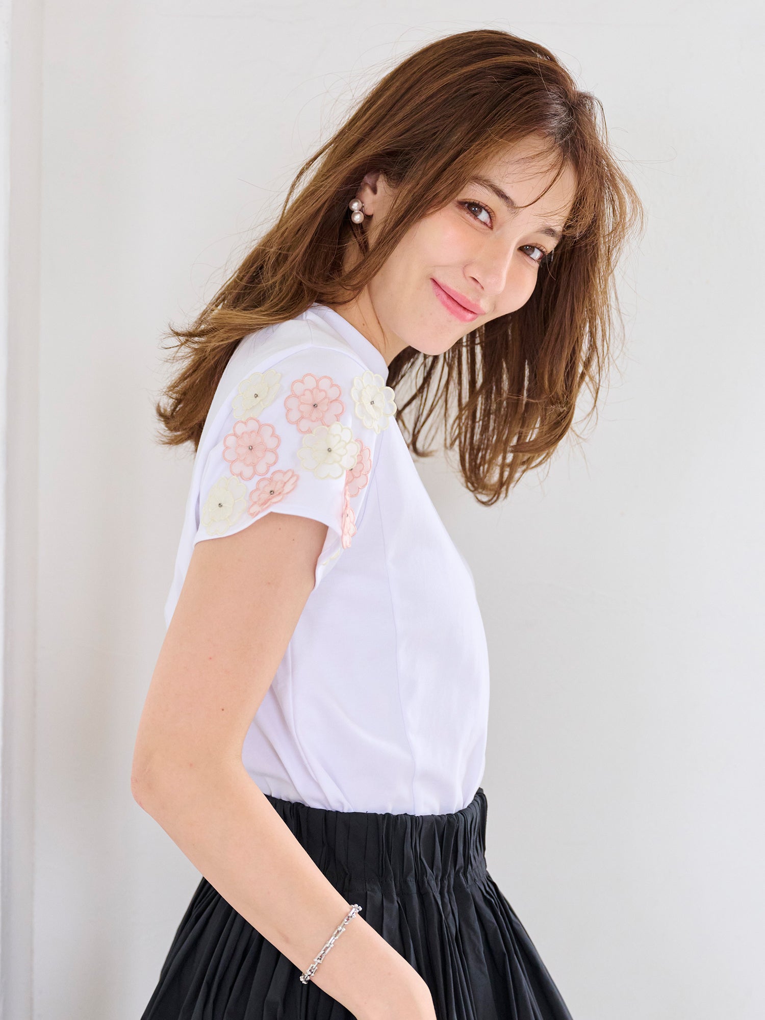 フラワーモチーフTシャツ