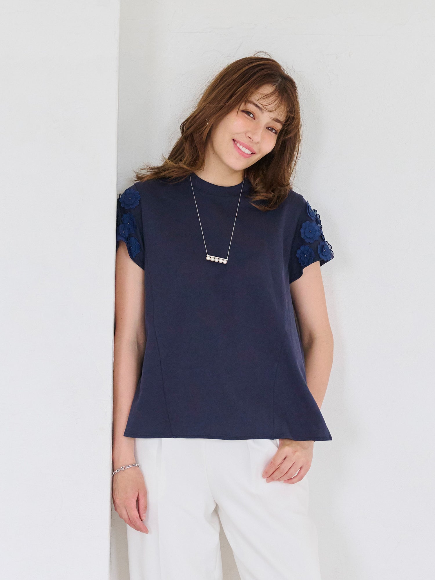 フラワーモチーフTシャツ