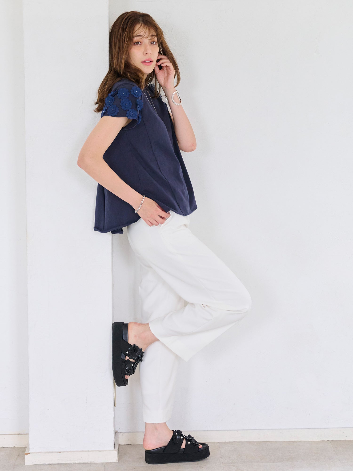 フラワーモチーフTシャツ