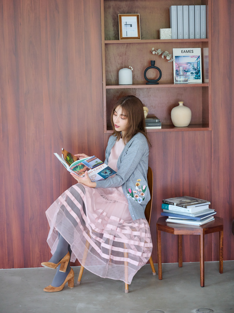 エンブロイダリーカーディガン