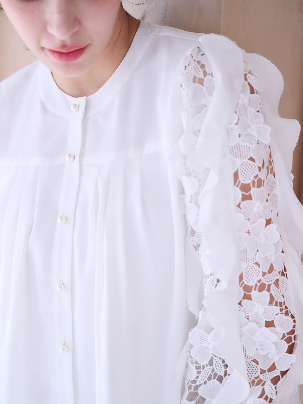 レースフリルスリーブブラウス