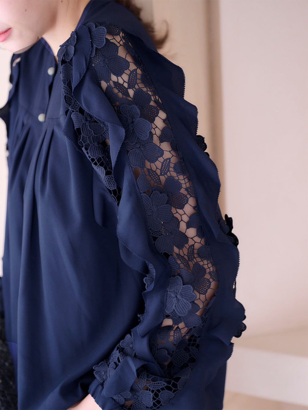レースフリルスリーブブラウス