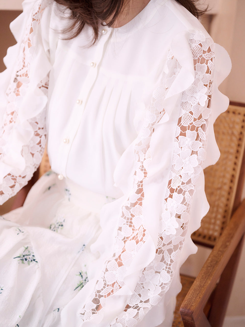レースフリルスリーブブラウス