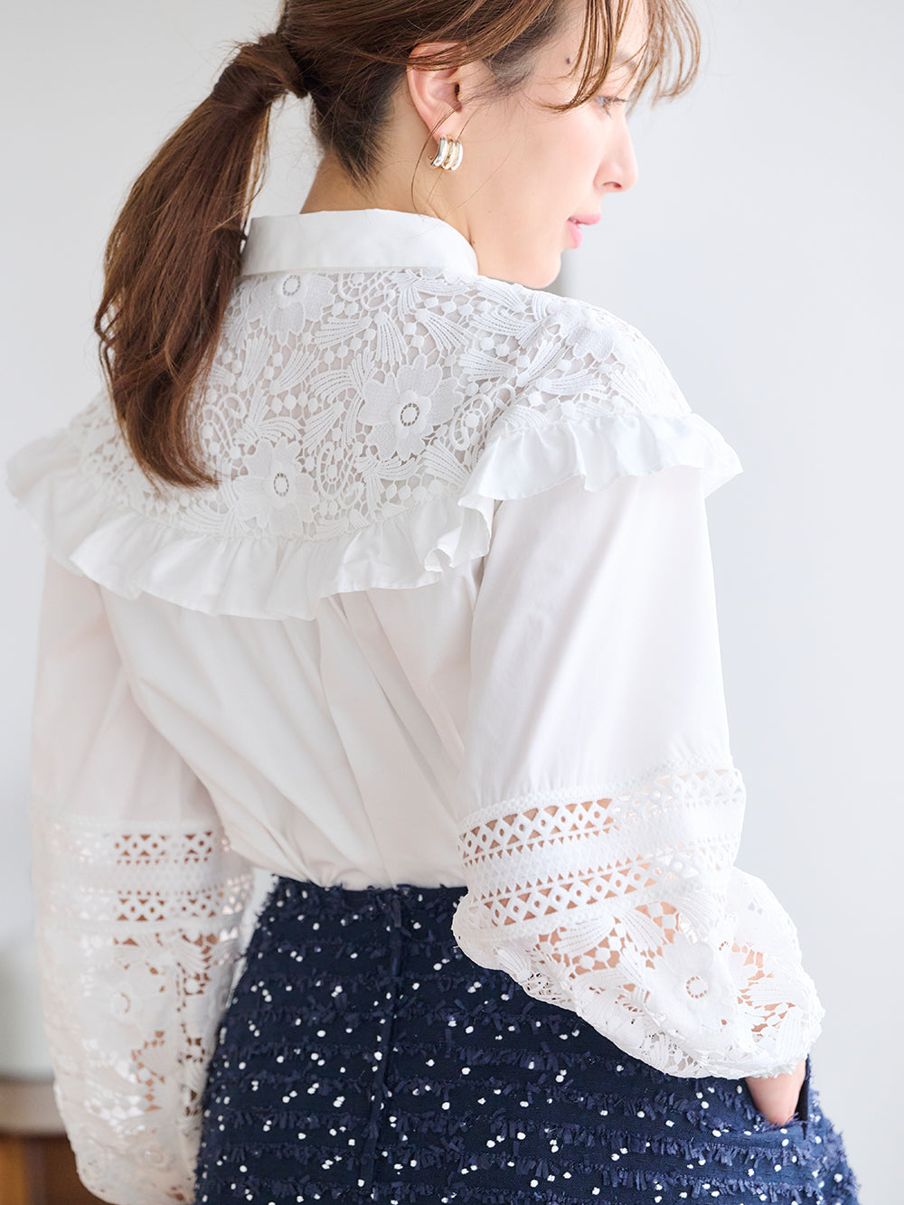 chesty  レース  フラワー  ブラウス Chesty（チェスティ） ブラウス シャツ フラワー刺繍フレアブラウス