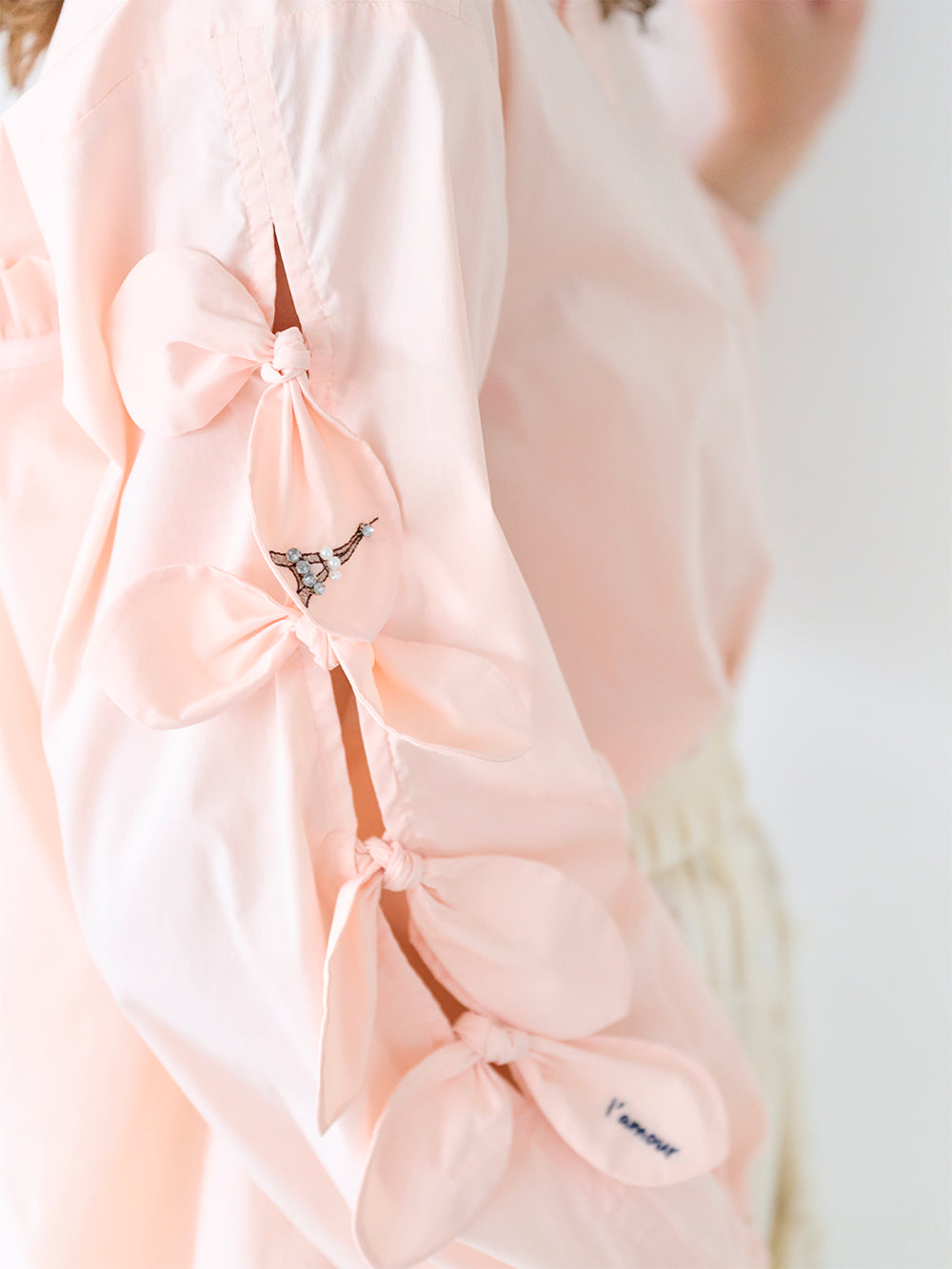 リボンスリットブラウス