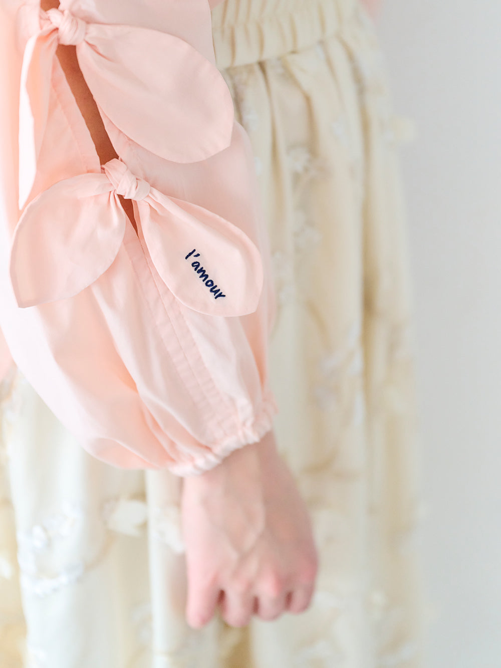 リボンスリットブラウス