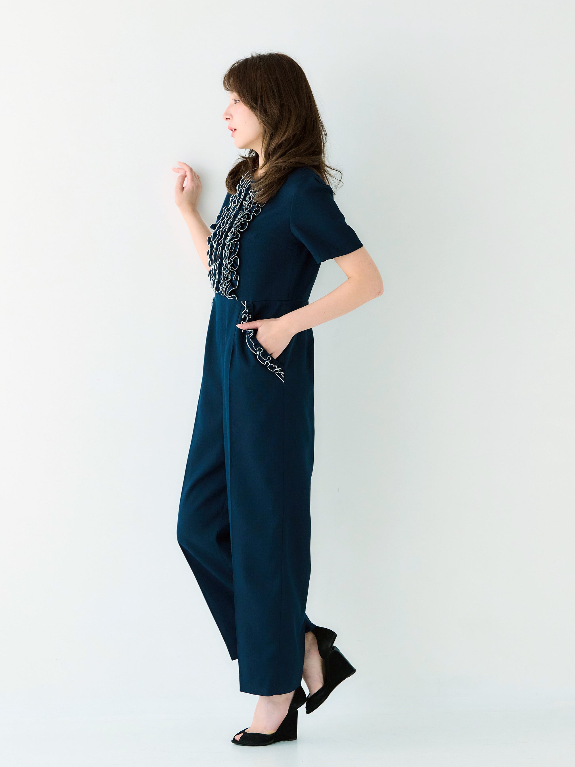 フリルジャンプスーツ