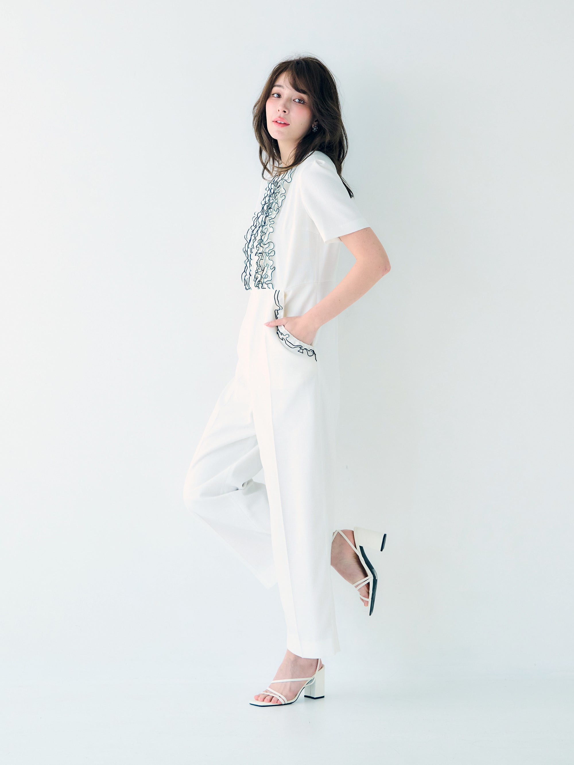 フリルジャンプスーツ