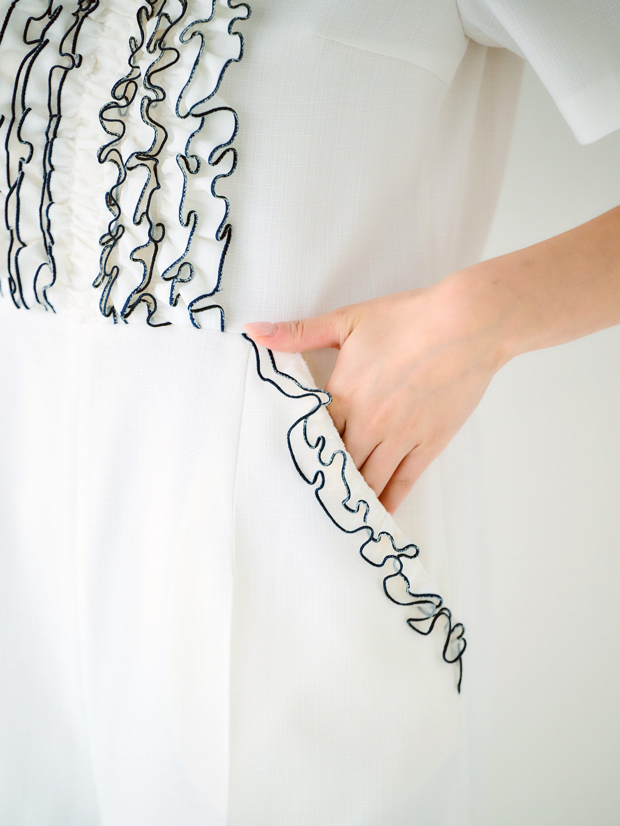 フリルジャンプスーツ