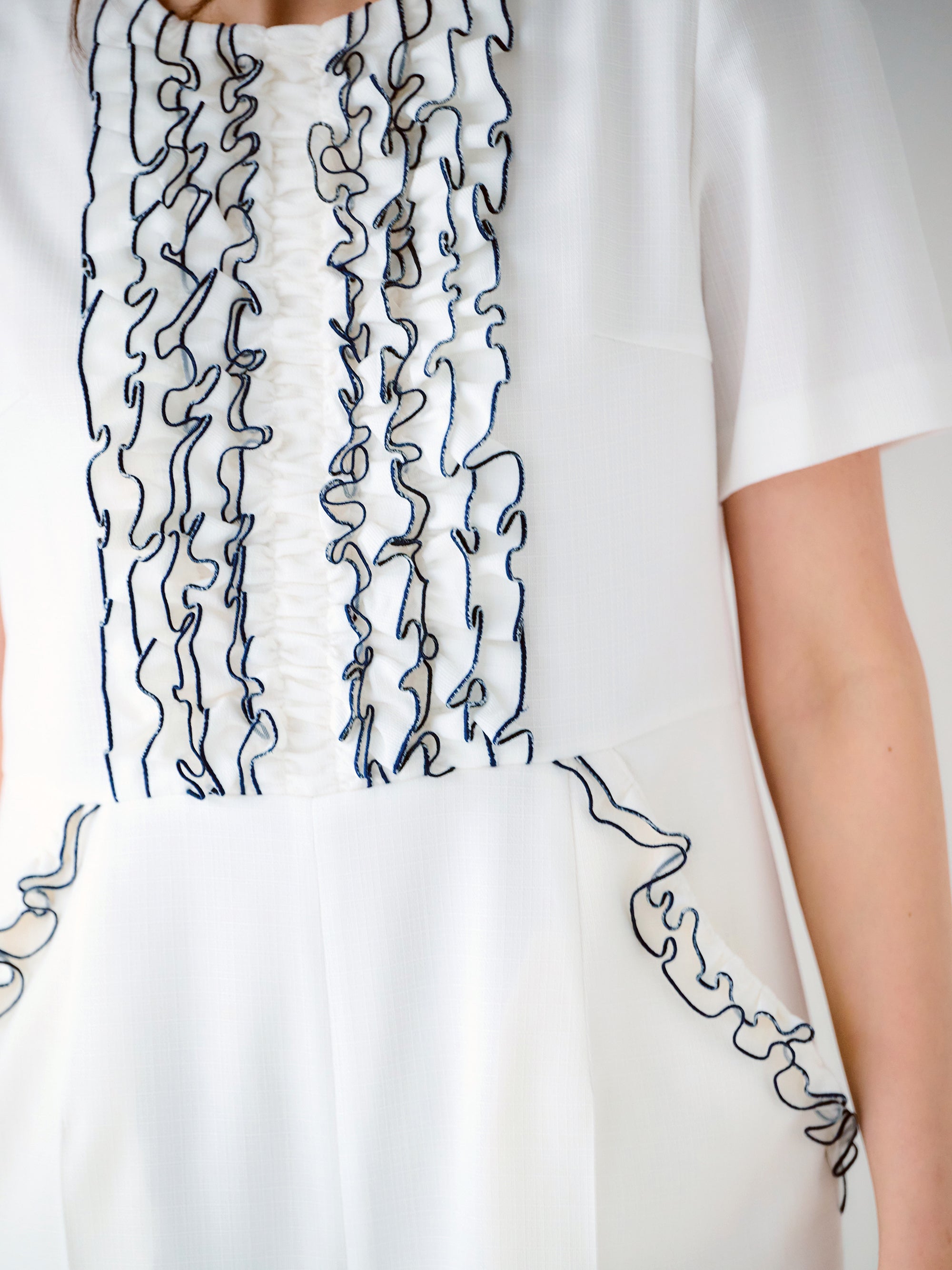 フリルジャンプスーツ