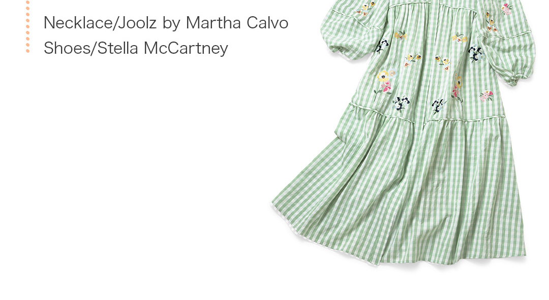 Necklace/Joolz by Martha Calvo、Shoes/Stella McCartney